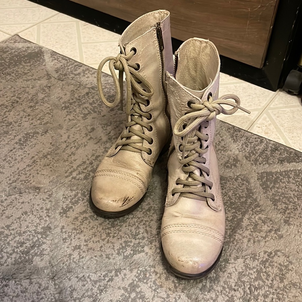 Steve Madden Crème Boots